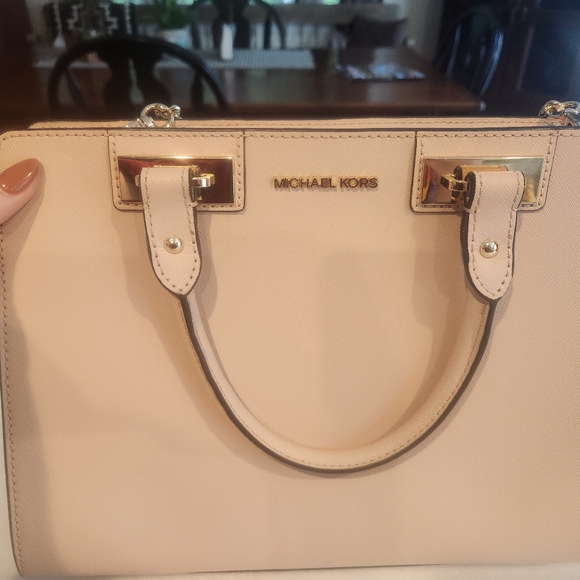 Michael Kors Quinn Small Satchel - Picture 7 of 10